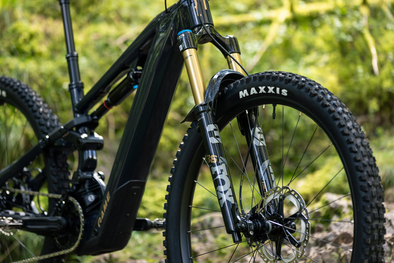 moustache-samedi-29-game-150-8-600-blue_1_o