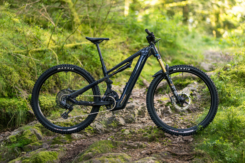 moustache-samedi-29-game-150-8-600-blue_4_o